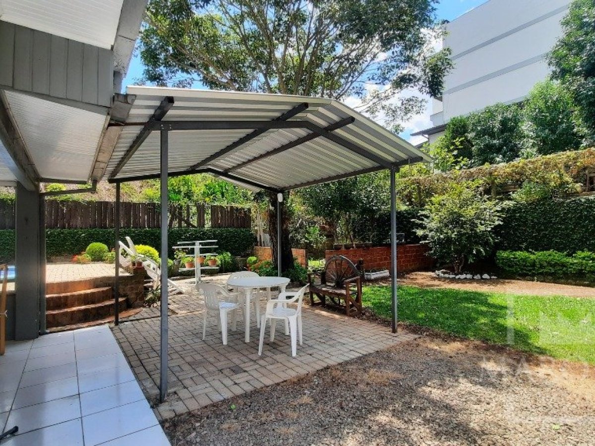 Casa com 144m², 3 dormitórios, Nao suíte, 4 vagas, no bairro Centro em Marau