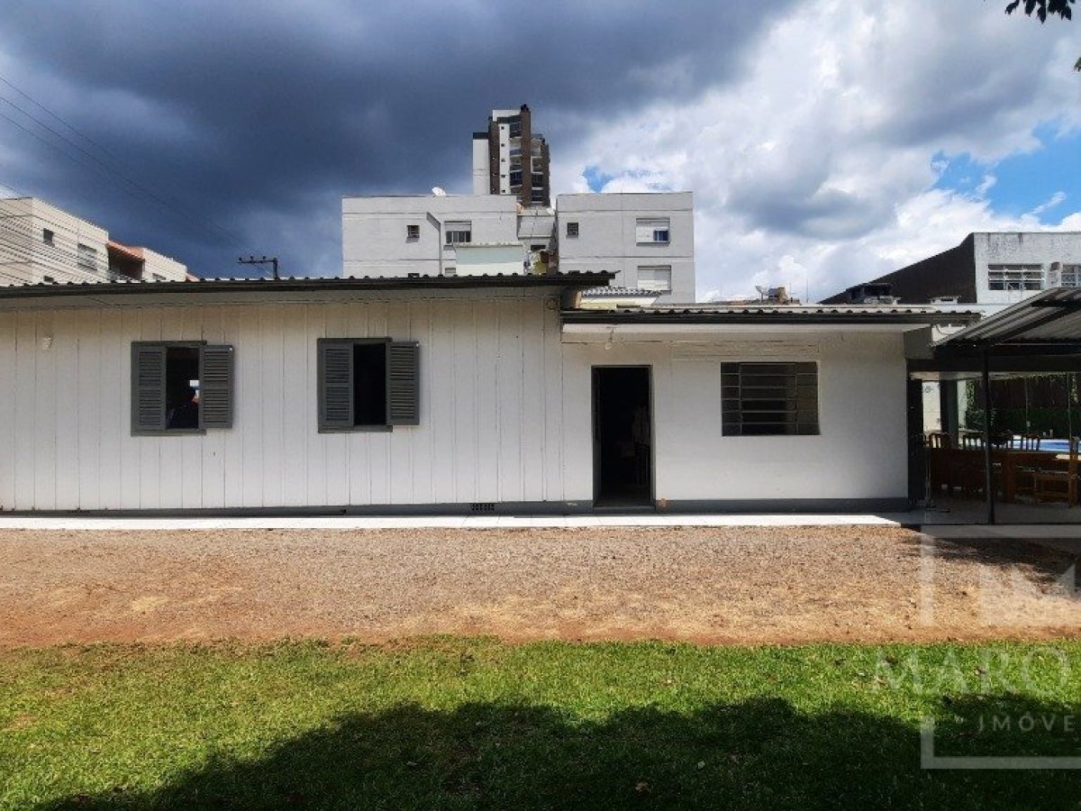 Casa com 144m², 3 dormitórios, Nao suíte, 4 vagas, no bairro Centro em Marau