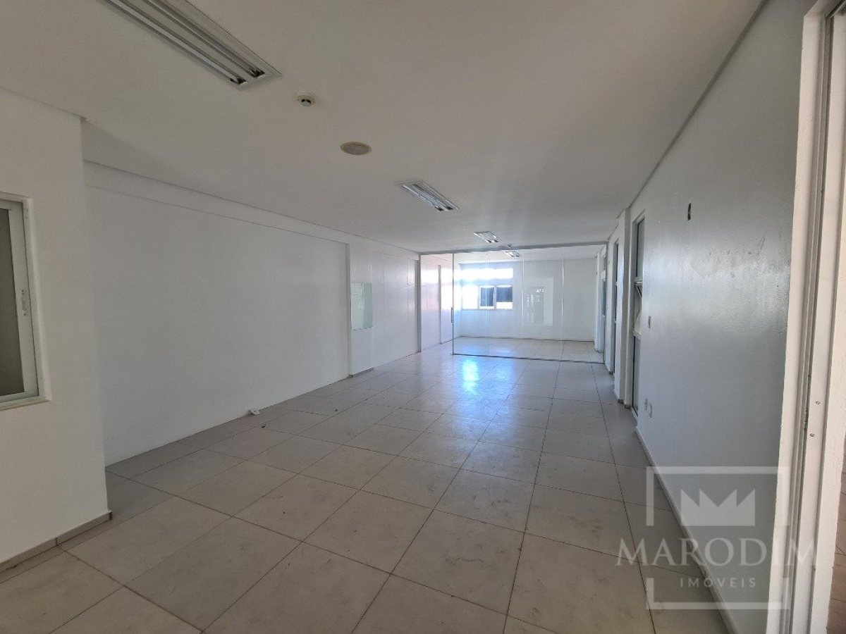 Salas/Conjuntos com 122m², Nao suíte, no bairro Centro em Marau