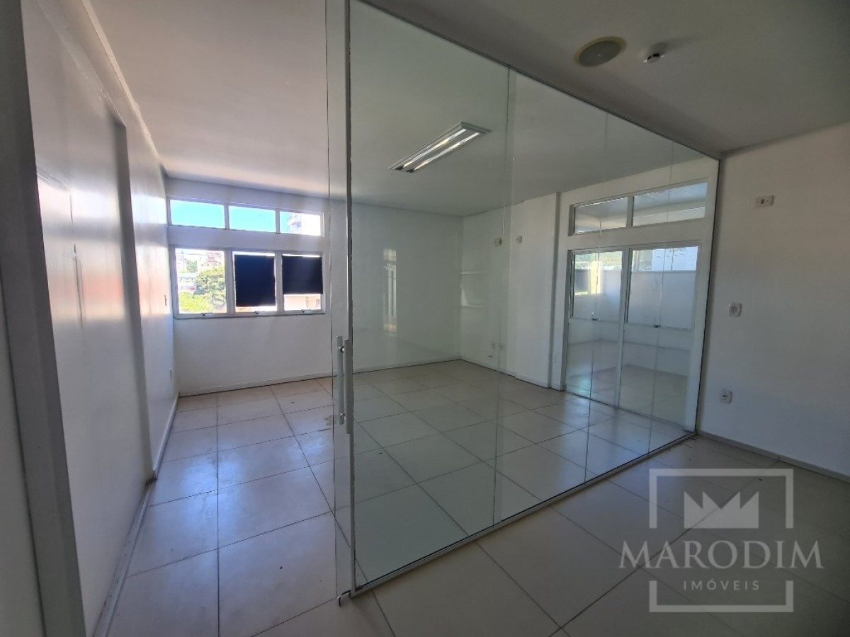 Salas/Conjuntos com 122m², Nao suíte, no bairro Centro em Marau