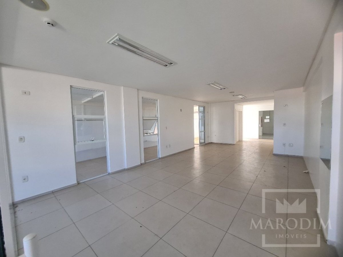 Salas/Conjuntos com 122m², Nao suíte, no bairro Centro em Marau
