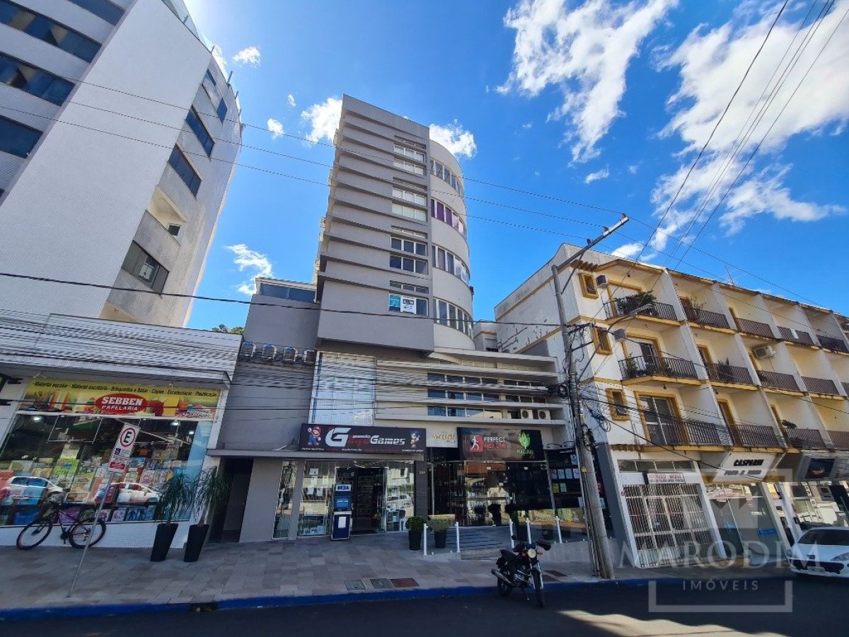 Salas/Conjuntos com 122m², Nao suíte, no bairro Centro em Marau