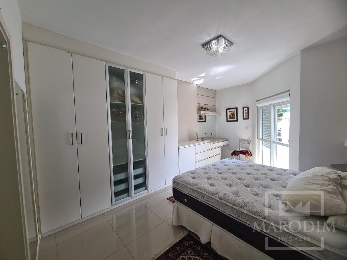 Apartamento com 94m², 3 dormitórios, Nao suíte, 2 vagas, no bairro Centro em Marau