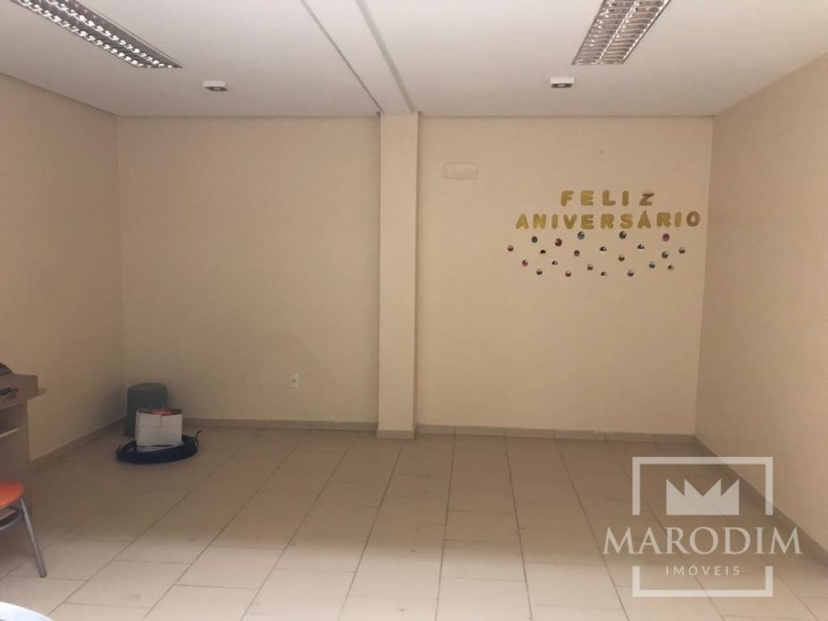 Salas/Conjuntos com 186m², Nao suíte, no bairro Centro em Marau