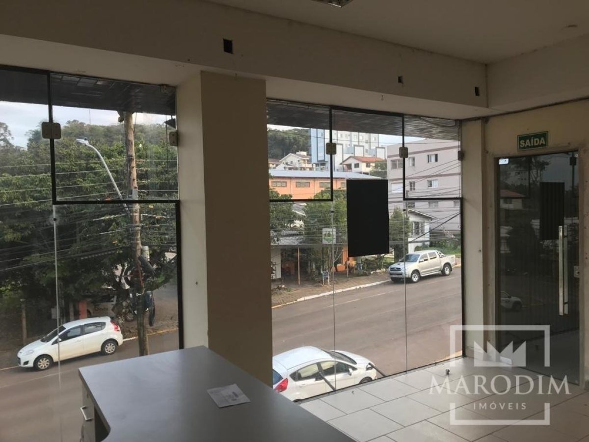 Salas/Conjuntos com 186m², Nao suíte, no bairro Centro em Marau