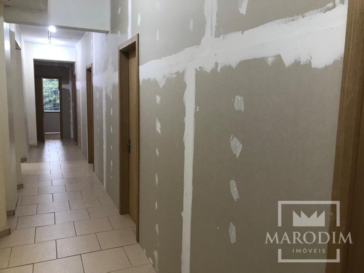 Salas/Conjuntos com 186m², Nao suíte, no bairro Centro em Marau