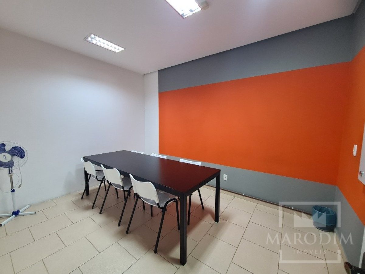 Salas/Conjuntos com 176m², Nao suíte, no bairro Centro em Marau