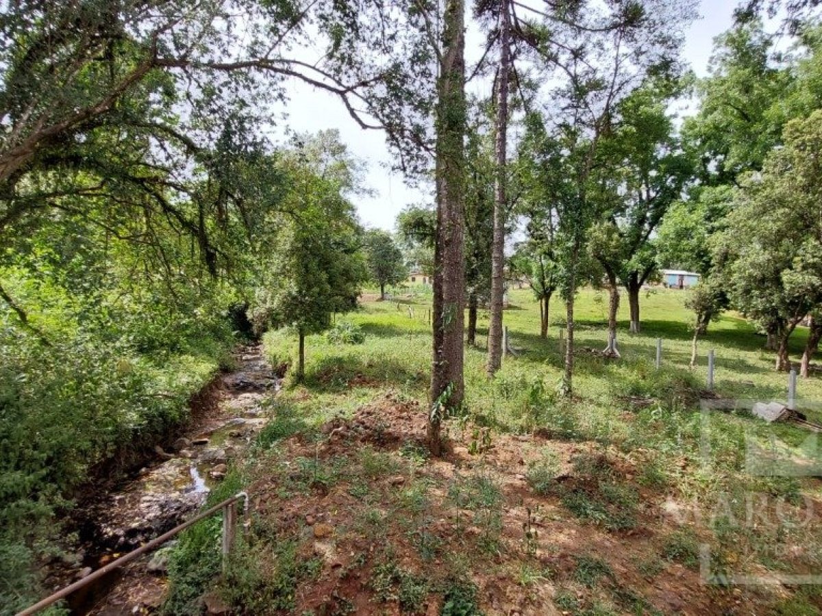 Sítio com 180m², 3 dormitórios, Nao suíte, 2 vagas, no bairro Interior Comunidade em Marau