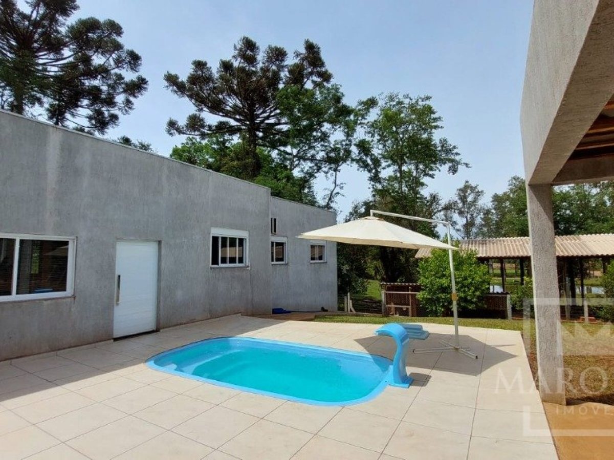 Sítio com 180m², 3 dormitórios, Nao suíte, 2 vagas, no bairro Interior Comunidade em Marau