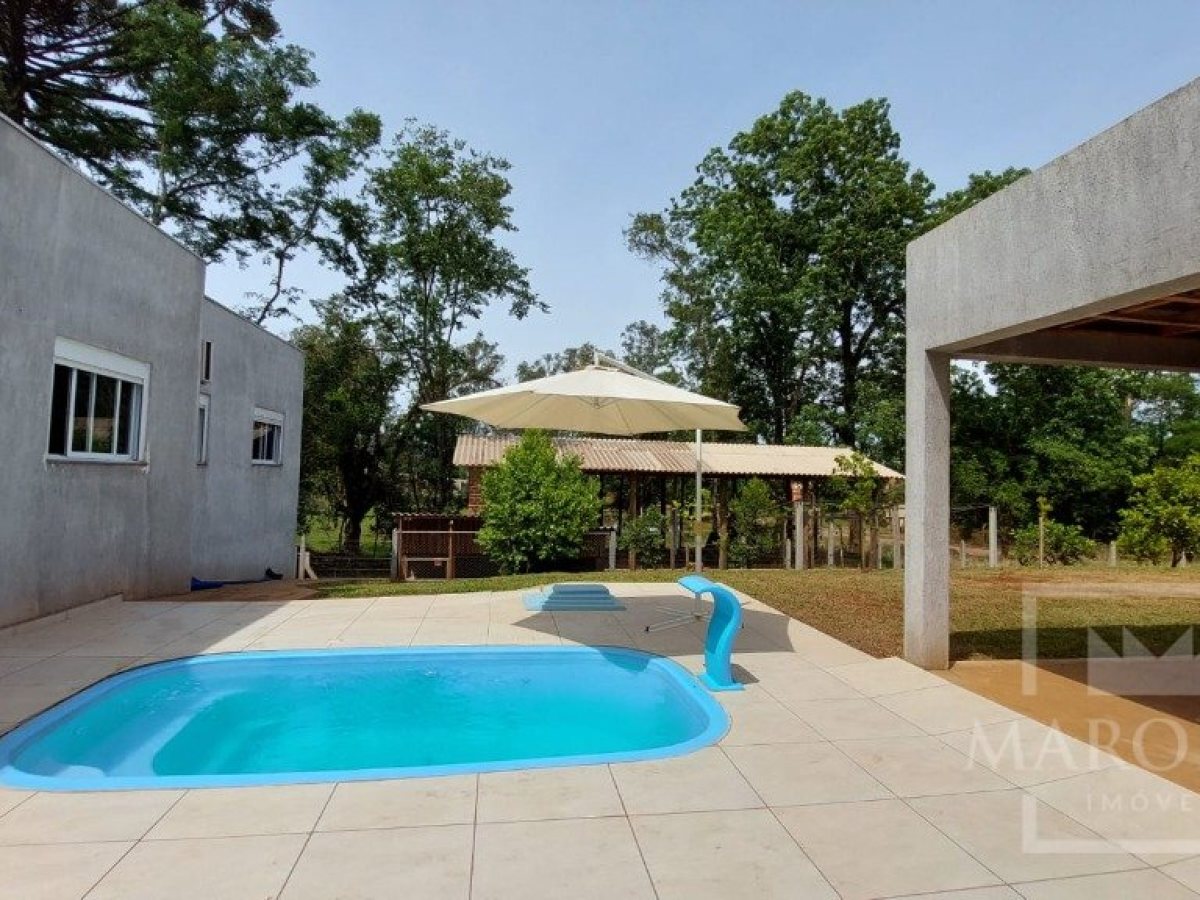 Sítio com 180m², 3 dormitórios, Nao suíte, 2 vagas, no bairro Interior Comunidade em Marau