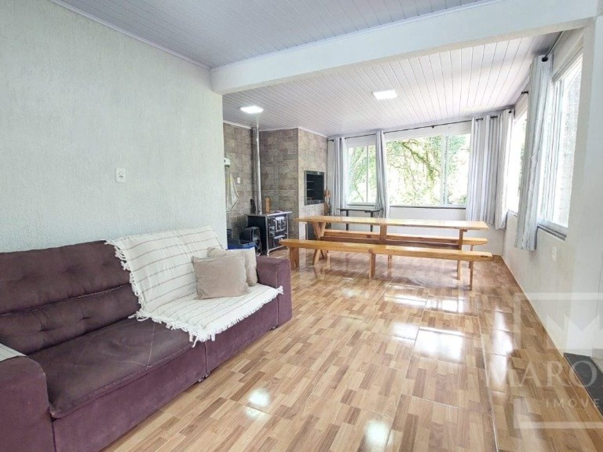 Sítio com 180m², 3 dormitórios, Nao suíte, 2 vagas, no bairro Interior Comunidade em Marau