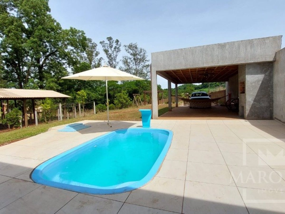 Sítio com 180m², 3 dormitórios, Nao suíte, 2 vagas, no bairro Interior Comunidade em Marau