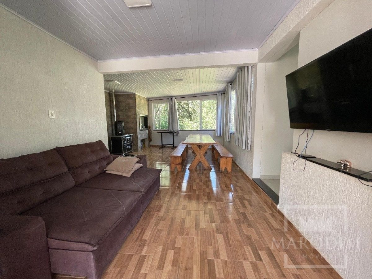 Sítio com 180m², 3 dormitórios, Nao suíte, 2 vagas, no bairro Interior Comunidade em Marau