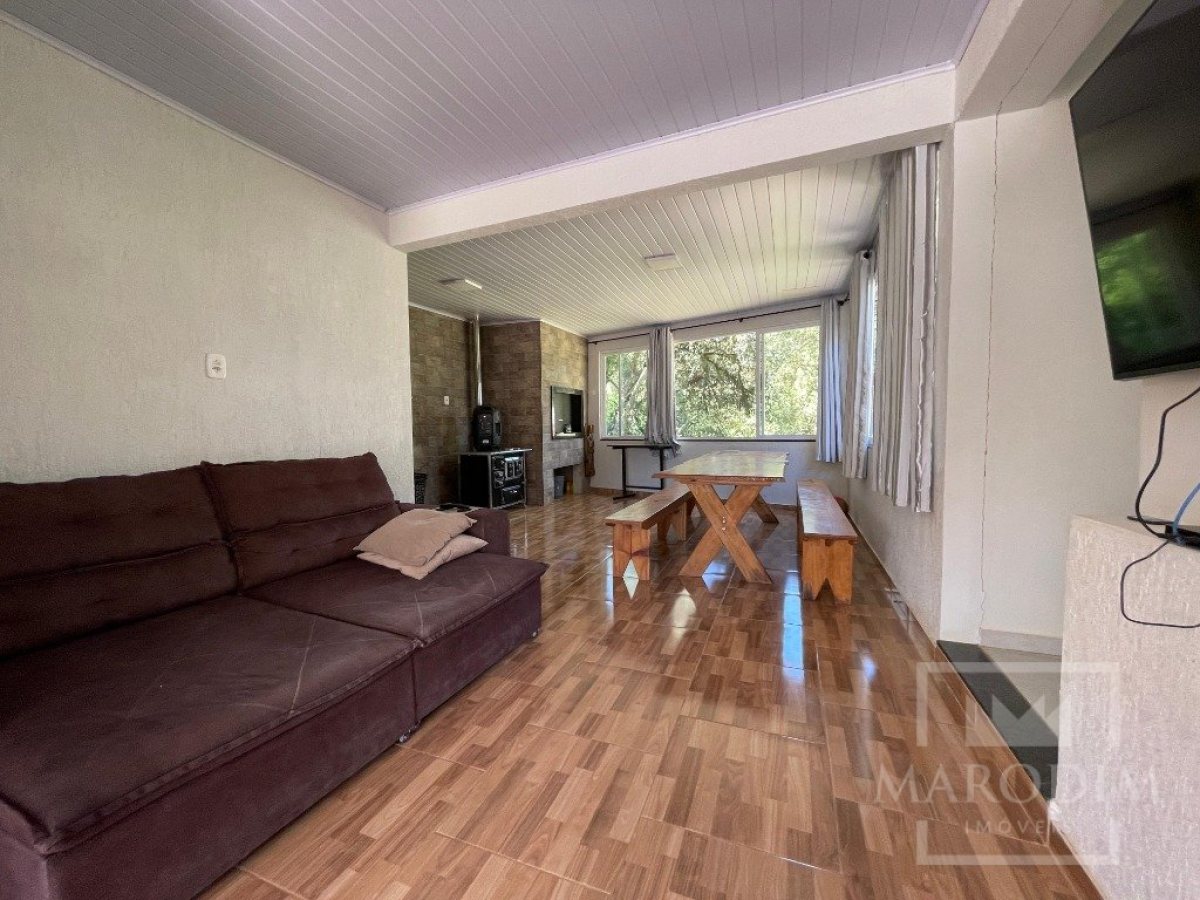 Sítio com 180m², 3 dormitórios, Nao suíte, 2 vagas, no bairro Interior Comunidade em Marau