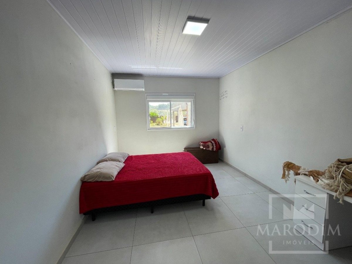 Sítio com 180m², 3 dormitórios, Nao suíte, 2 vagas, no bairro Interior Comunidade em Marau