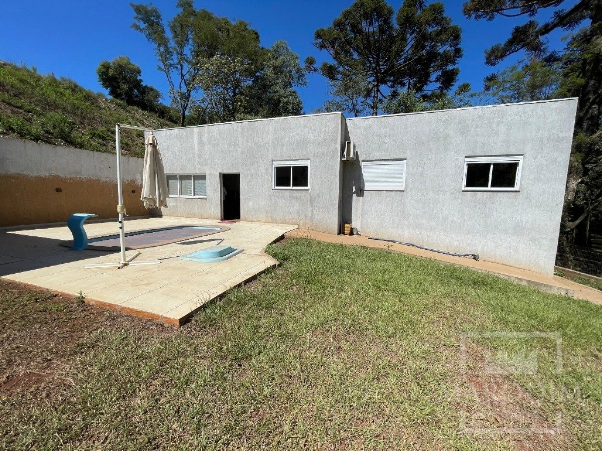 Sítio com 180m², 3 dormitórios, Nao suíte, 2 vagas, no bairro Interior Comunidade em Marau