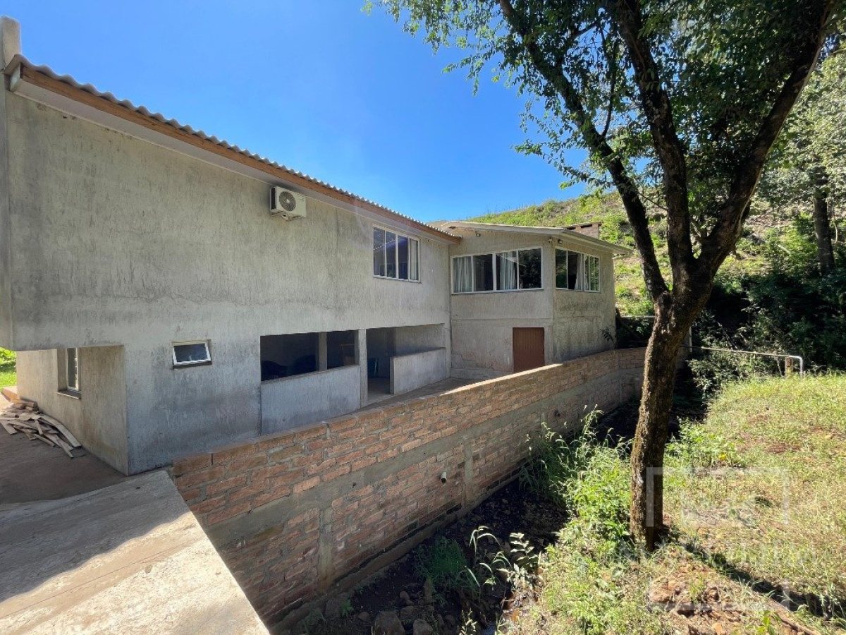 Sítio com 180m², 3 dormitórios, Nao suíte, 2 vagas, no bairro Interior Comunidade em Marau