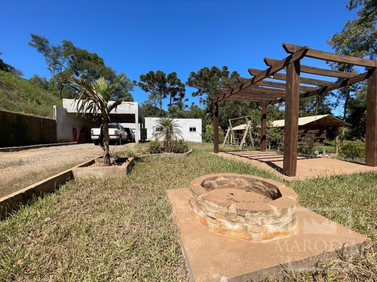 Sítio com 180m², 3 dormitórios, Nao suíte, 2 vagas, no bairro Interior Comunidade em Marau