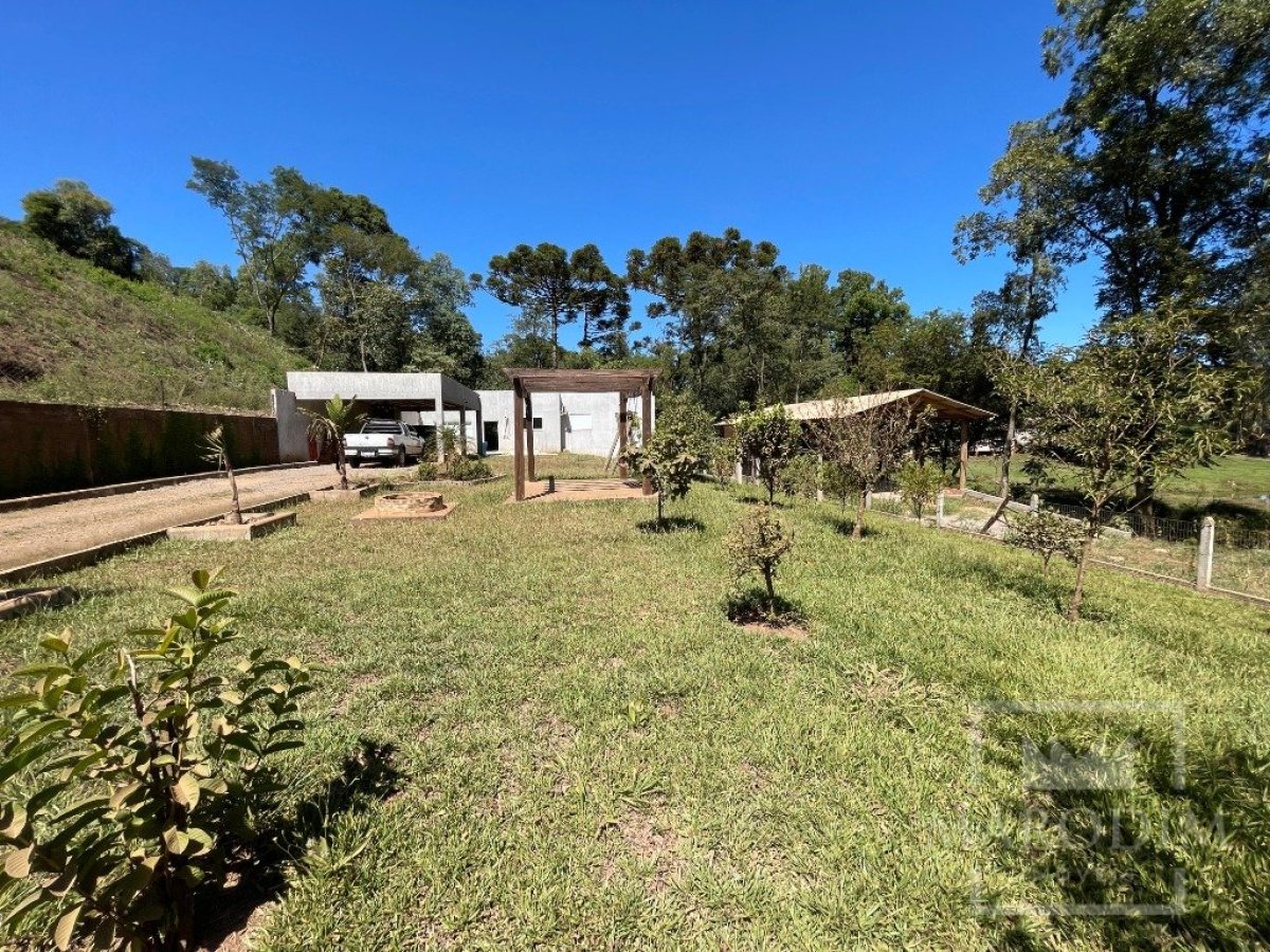 Sítio com 180m², 3 dormitórios, Nao suíte, 2 vagas, no bairro Interior Comunidade em Marau