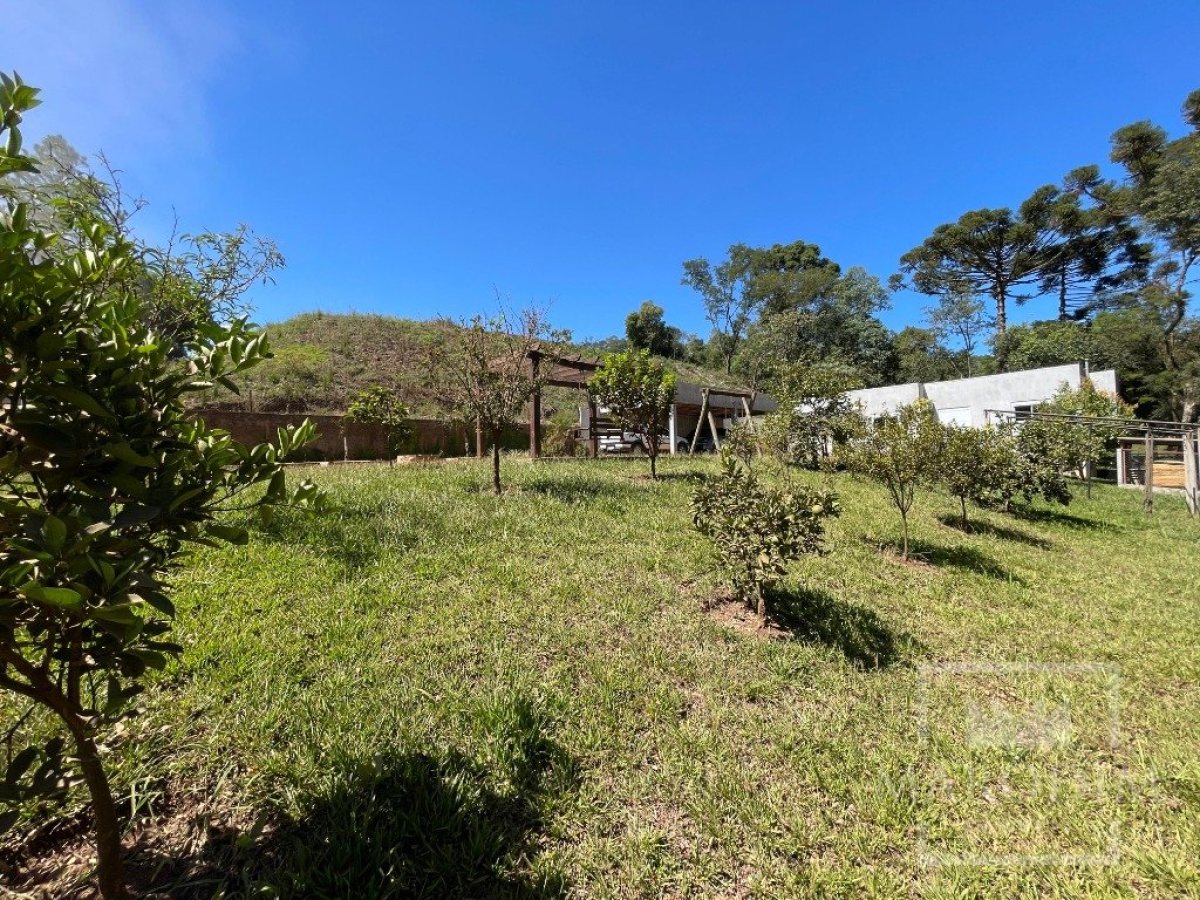 Sítio com 180m², 3 dormitórios, Nao suíte, 2 vagas, no bairro Interior Comunidade em Marau