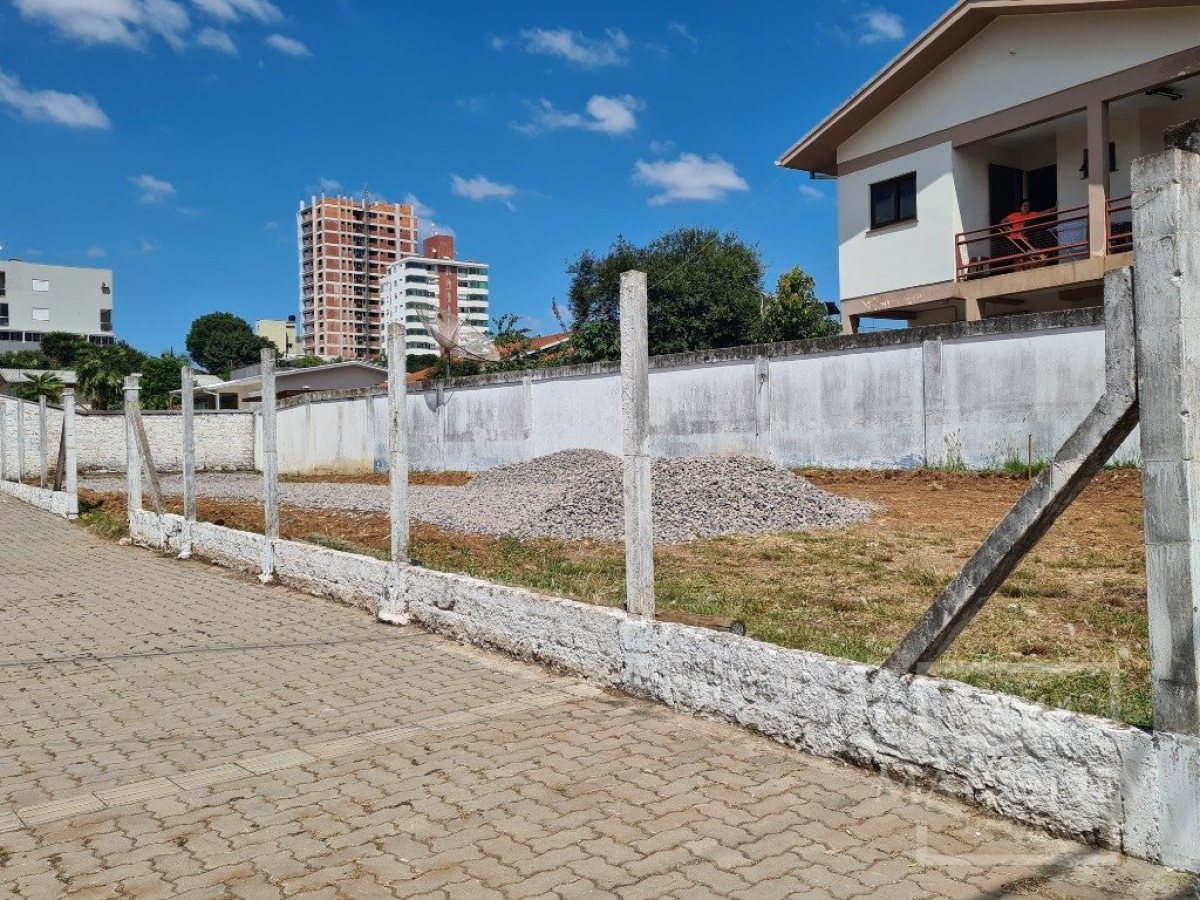 Terreno com 274m², Nao suíte, no bairro Centro em Marau