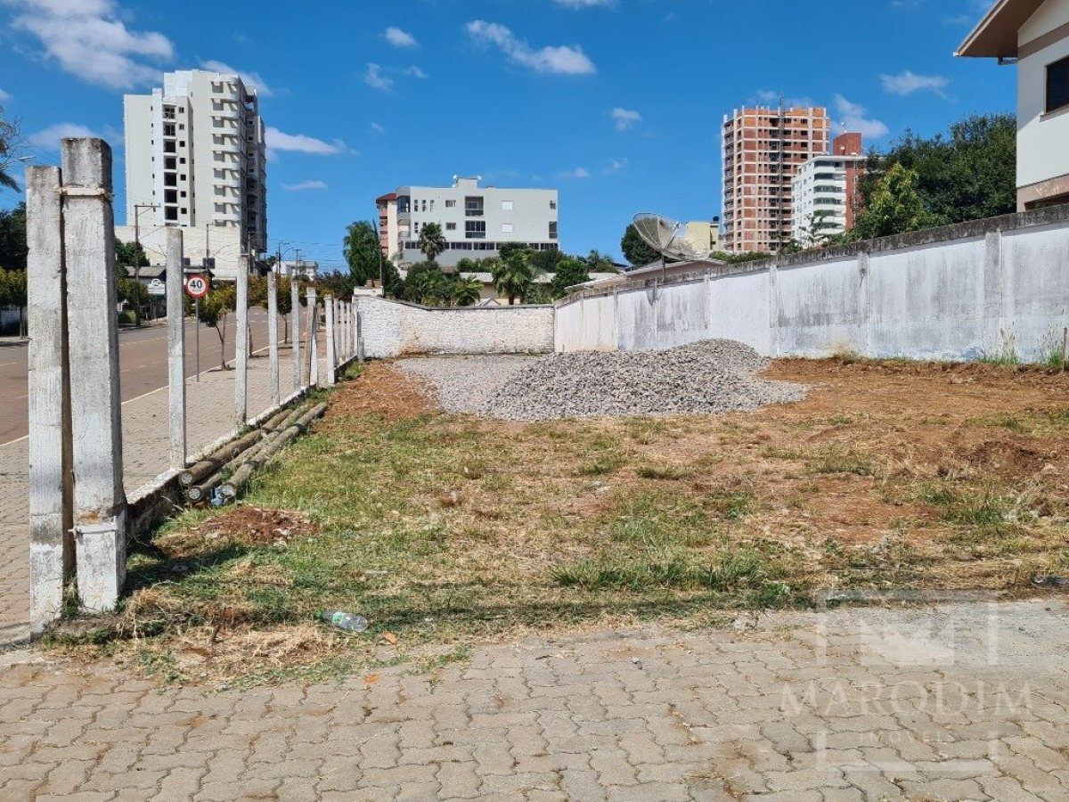 Terreno com 274m², Nao suíte, no bairro Centro em Marau