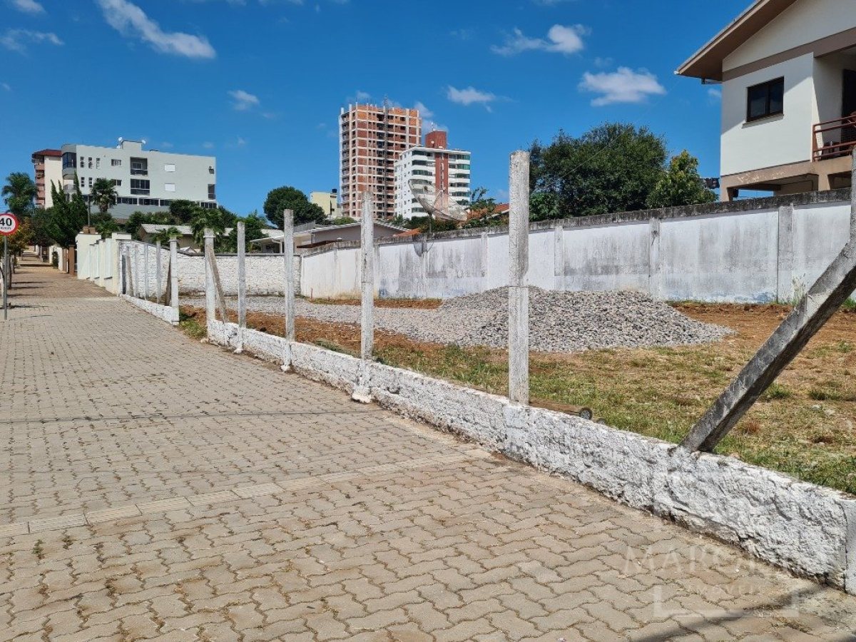 Terreno com 274m², Nao suíte, no bairro Centro em Marau