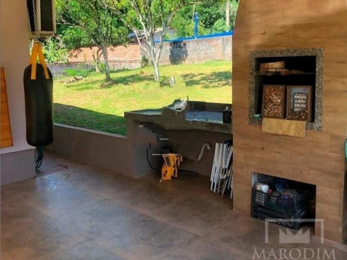 Casa com 150m², 4 dormitórios, Nao suíte, 2 vagas, no bairro Gruta do Rio Marau em Marau