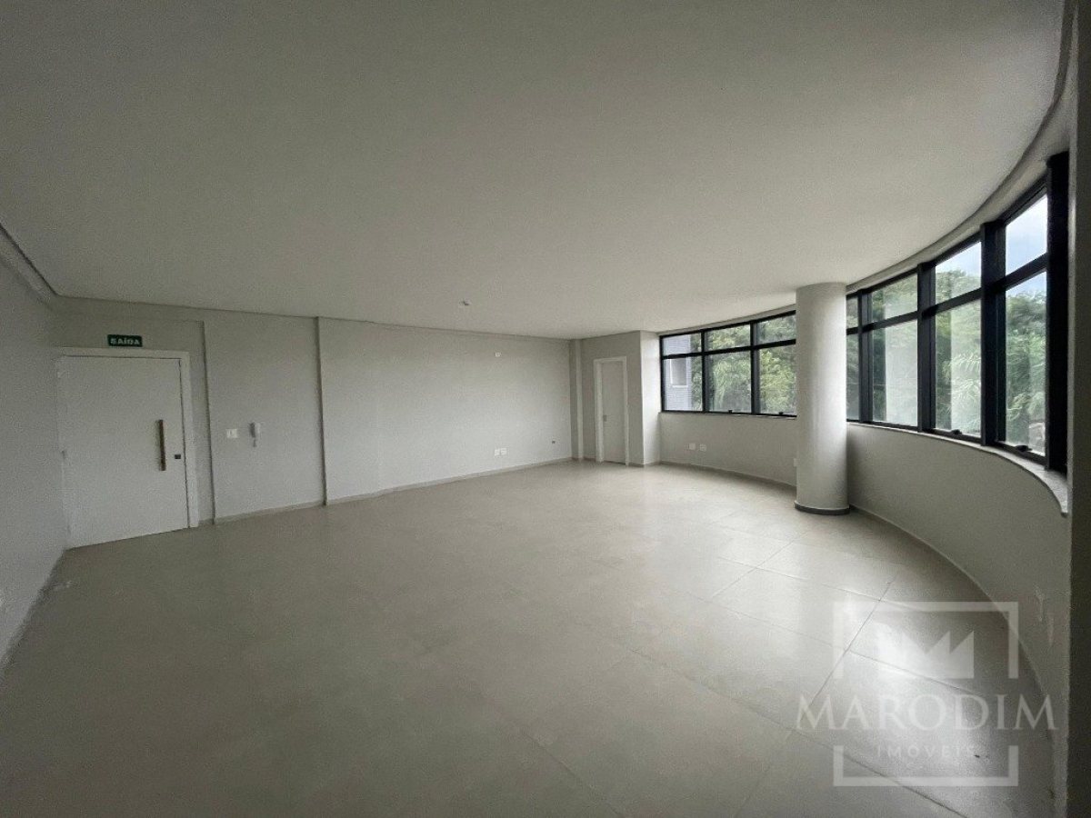 Salas/Conjuntos com 92m², Nao suíte, no bairro VIla Borges em Marau