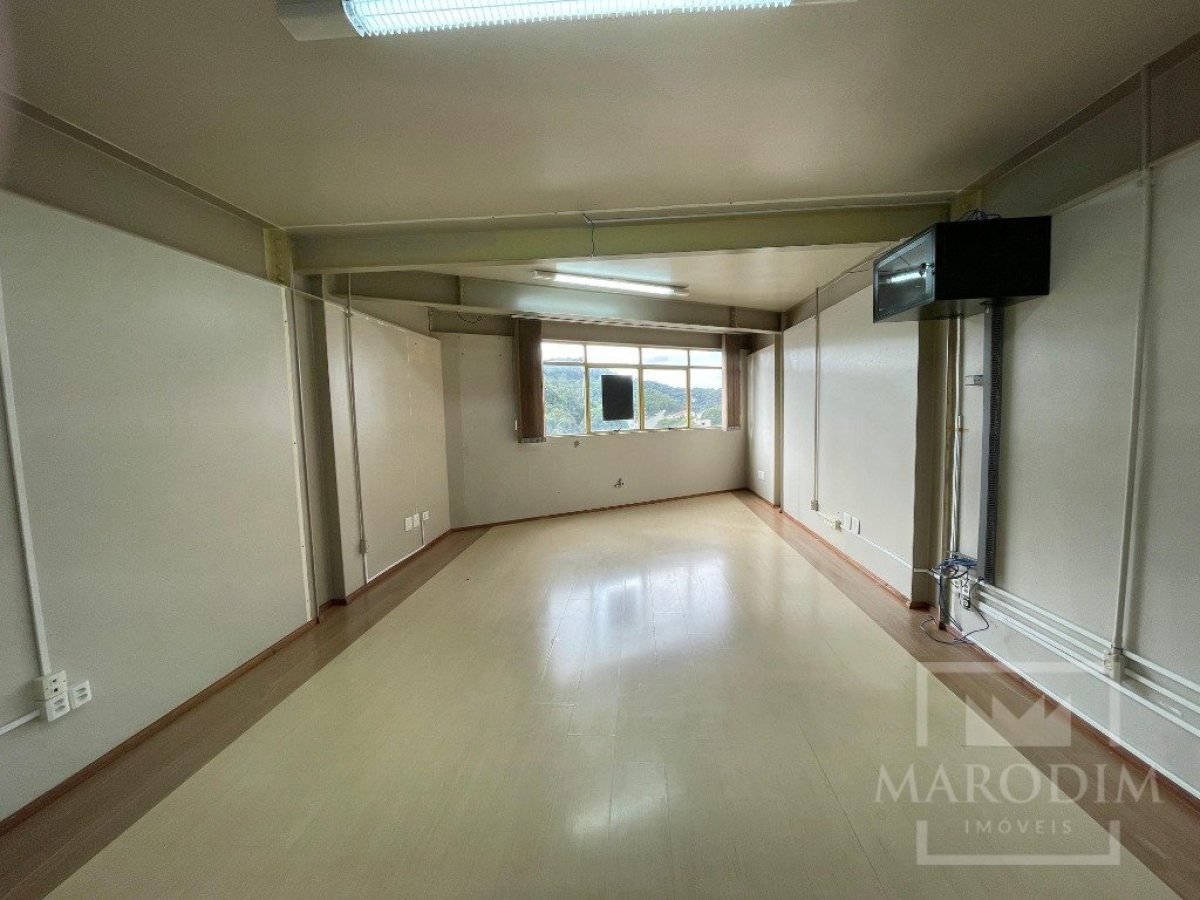 Salas/Conjuntos com 36m², Nao suíte, no bairro Centro em Marau