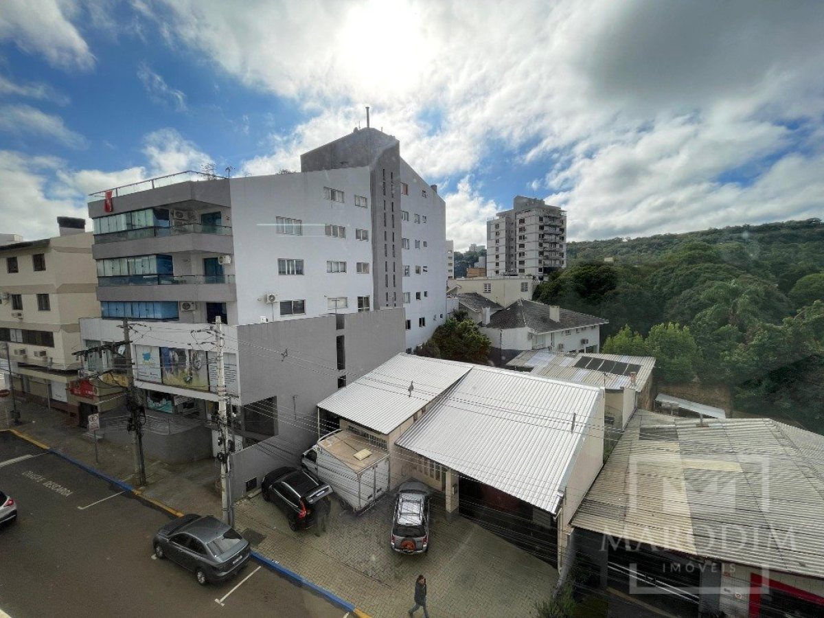 Salas/Conjuntos com 36m², Nao suíte, no bairro Centro em Marau