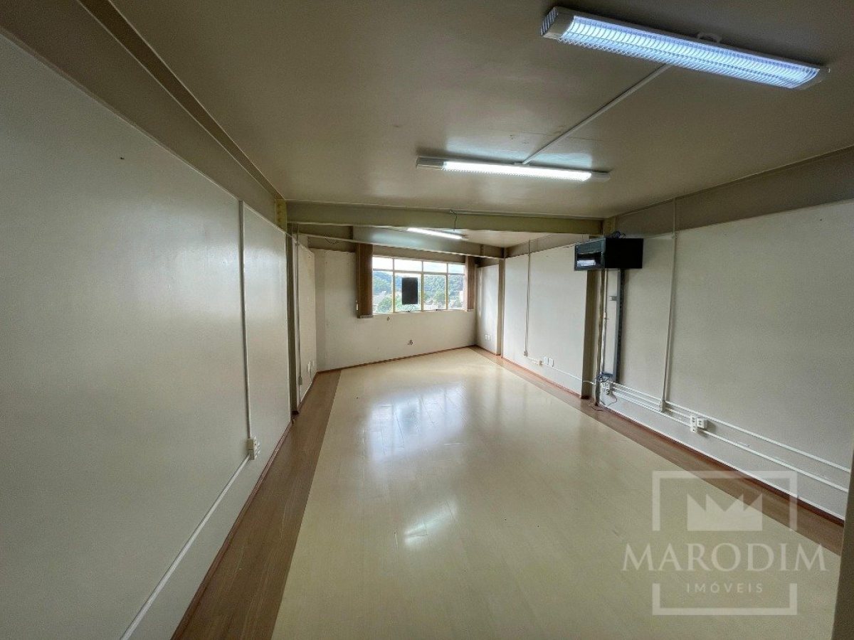 Salas/Conjuntos com 36m², Nao suíte, no bairro Centro em Marau