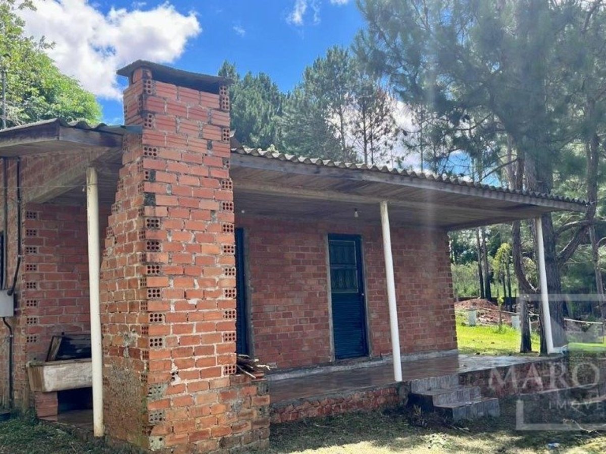 Sítio com 70m², 2 dormitórios, Nao suíte, no bairro Interior em Marau