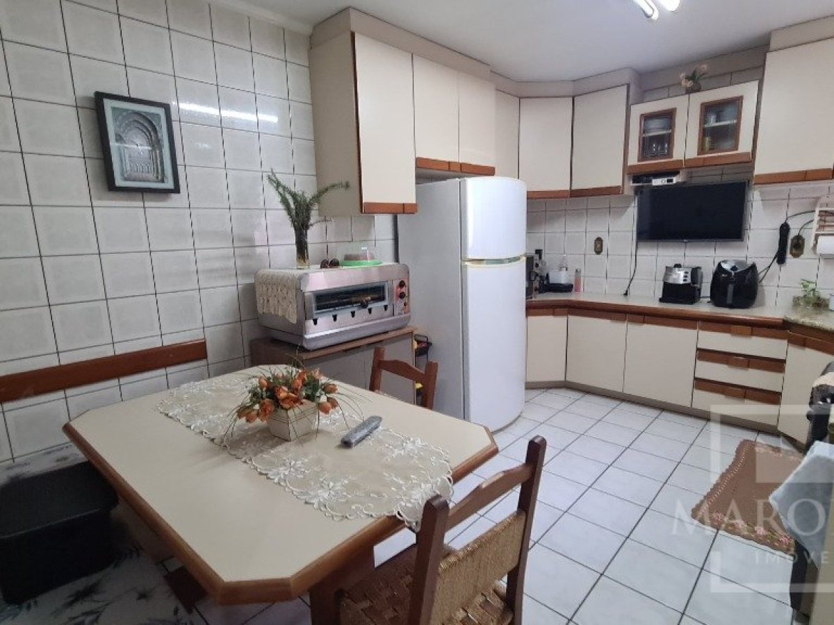 Apartamento com 78m², 2 dormitórios, Nao suíte, 1 vaga, no bairro Centro em Marau