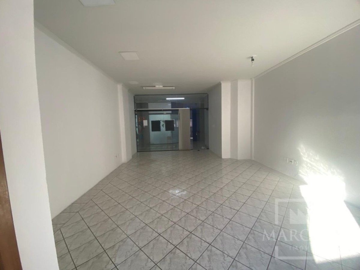 Salas/Conjuntos com 52m², Nao suíte, no bairro Centro em Marau