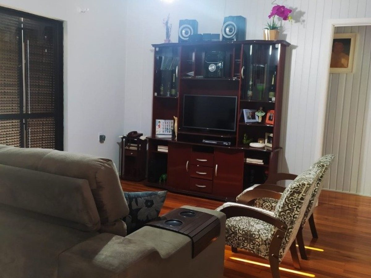 Casa com 234m², 5 dormitórios, Nao suíte, 1 vaga, no bairro Progesso em Marau