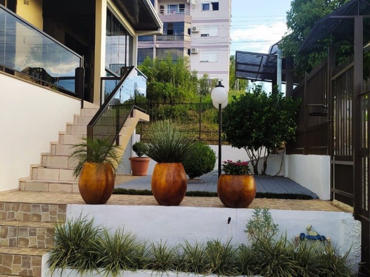 Casa com 234m², 5 dormitórios, Nao suíte, 1 vaga, no bairro Progesso em Marau