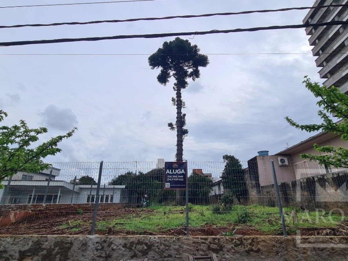 Terreno com 335m², Nao suíte, no bairro Centro em Marau