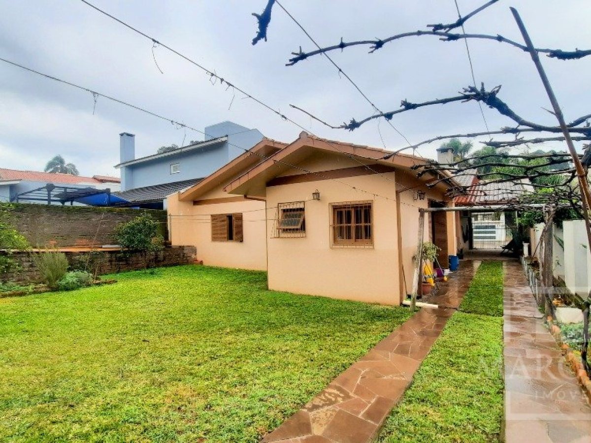 Casa com 184m², 4 dormitórios, Nao suíte, 3 vagas, no bairro Bosque em Marau