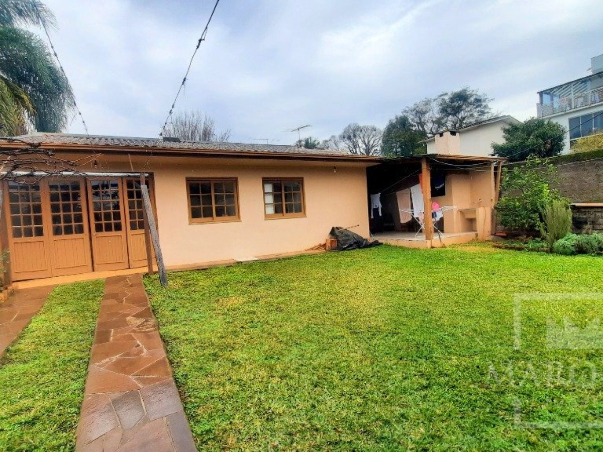 Casa com 184m², 4 dormitórios, Nao suíte, 3 vagas, no bairro Bosque em Marau