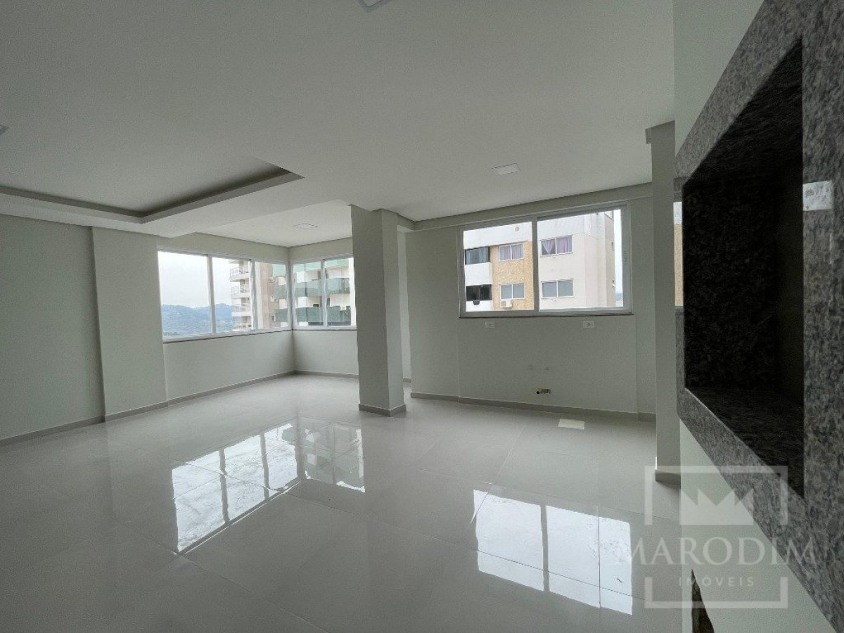 Apartamento com 112m², 3 dormitórios, Nao suíte, 1 vaga, no bairro Centro em Marau