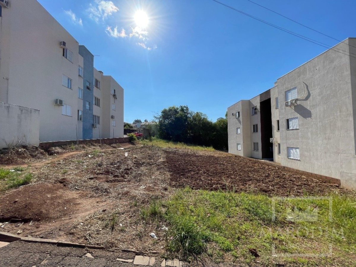 Terreno com 852m², Nao suíte, no bairro Jardim  América em Marau