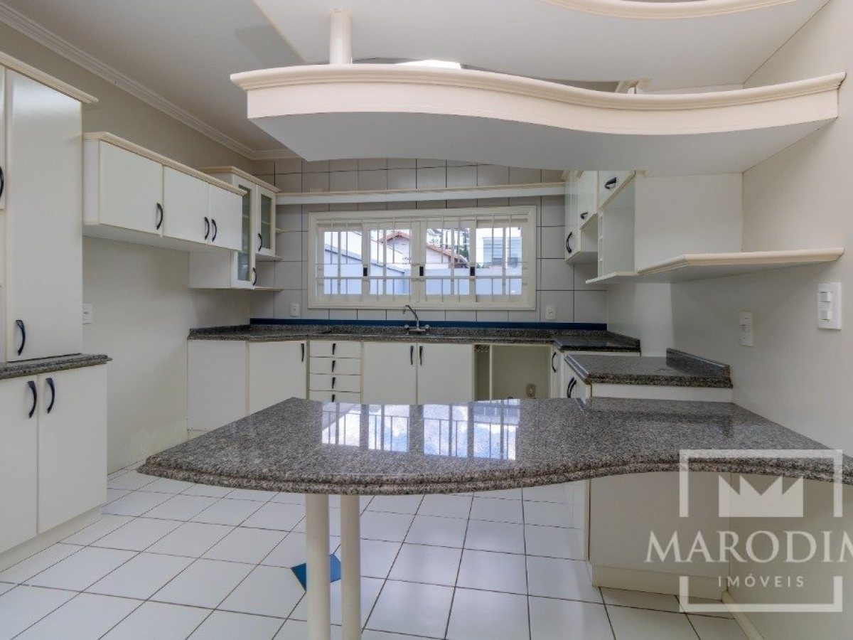 Casa com 293m², 3 dormitórios, Nao suíte, 1 vaga, no bairro Bosque em Marau