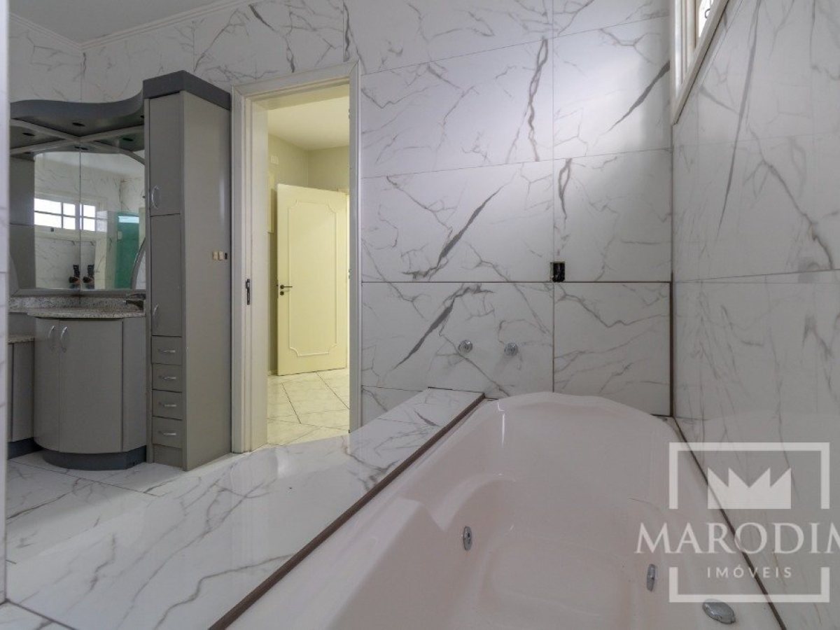 Casa com 293m², 3 dormitórios, Nao suíte, 1 vaga, no bairro Bosque em Marau