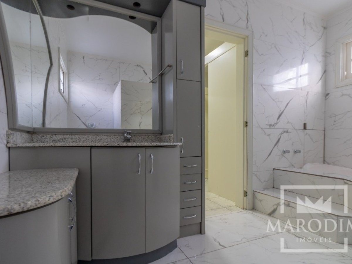 Casa com 293m², 3 dormitórios, Nao suíte, 1 vaga, no bairro Bosque em Marau