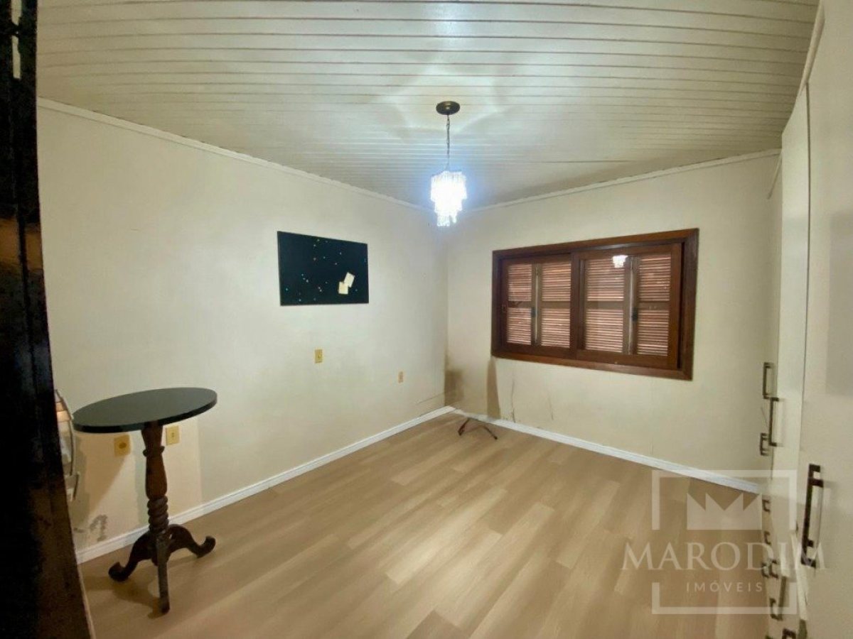 Casa com 166m², 4 dormitórios, Nao suíte, 3 vagas, no bairro Centro em Marau