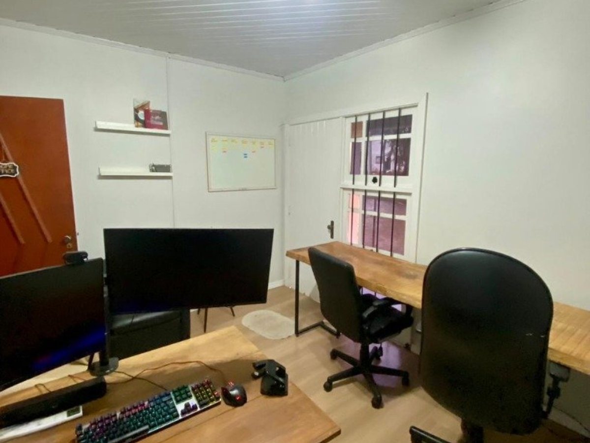 Casa com 166m², 4 dormitórios, Nao suíte, 3 vagas, no bairro Centro em Marau