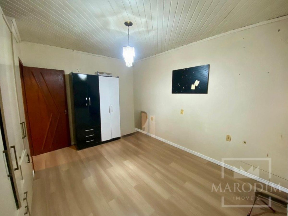 Casa com 166m², 4 dormitórios, Nao suíte, 3 vagas, no bairro Centro em Marau