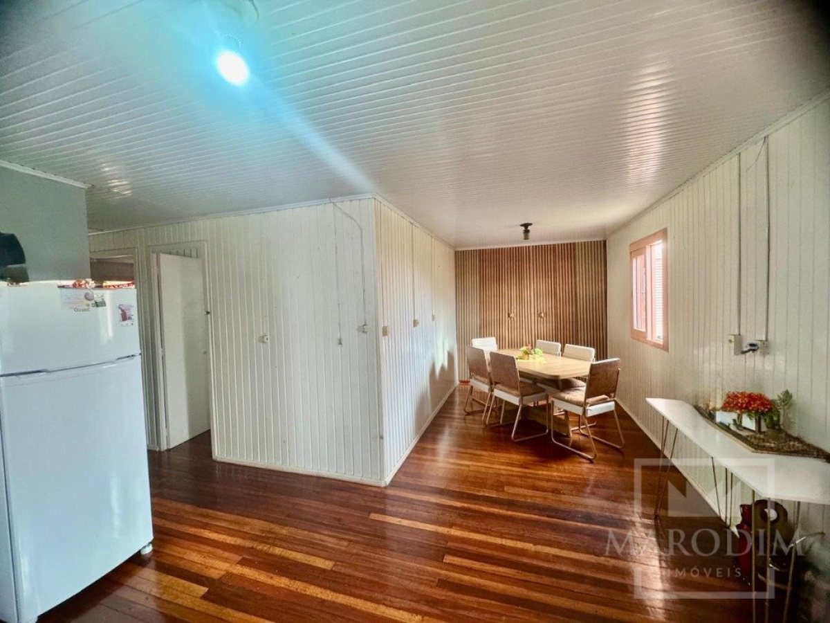 Casa com 180m², 4 dormitórios, Nao suíte, 2 vagas, no bairro Santa Lucia em Marau