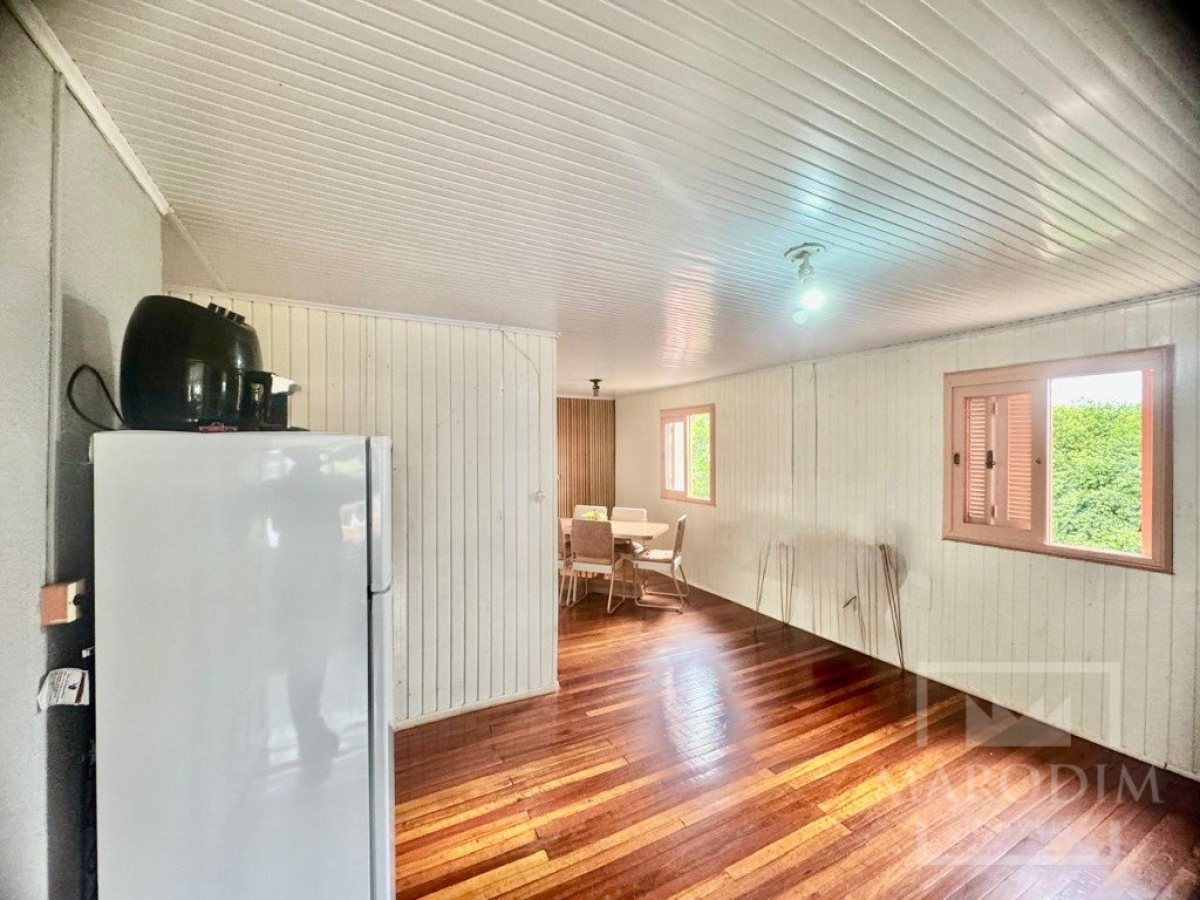 Casa com 180m², 4 dormitórios, Nao suíte, 2 vagas, no bairro Santa Lucia em Marau